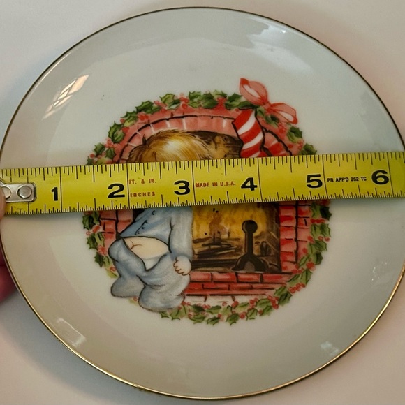 Vintage JASCO 1982 Christmas Plate, 22K Gold Edged, Boy by Fireplace, Japan - Picture 8 of 15